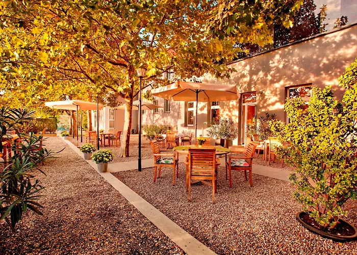 Strandhotel Alte Donau Hotel