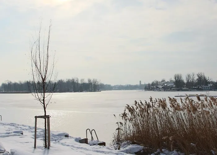 Strandhotel Alte Donau Hotel 4*