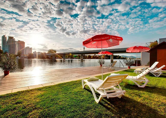 Strandhotel Alte Donau Hotel